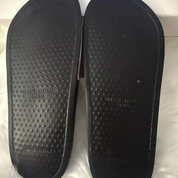Givenchy Women's Pink Slide Sandals