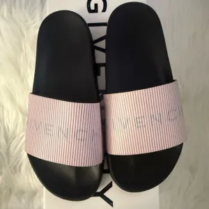 Givenchy Women's Pink Slide Sandals