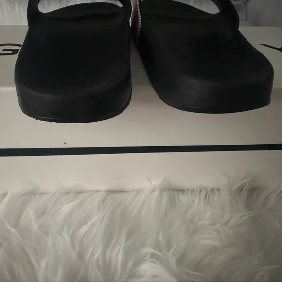 Givenchy Women's Pink Slide Sandals