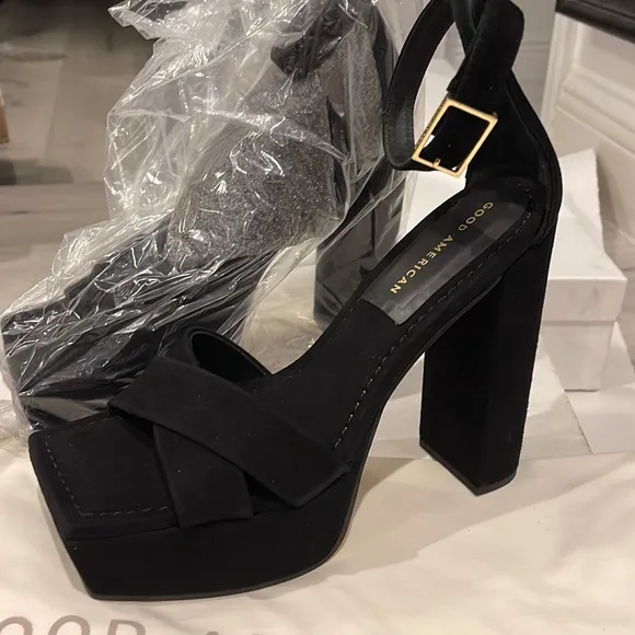 Good American NWT Black Suede Ankle Strap Heels Sandals with Dust Bag