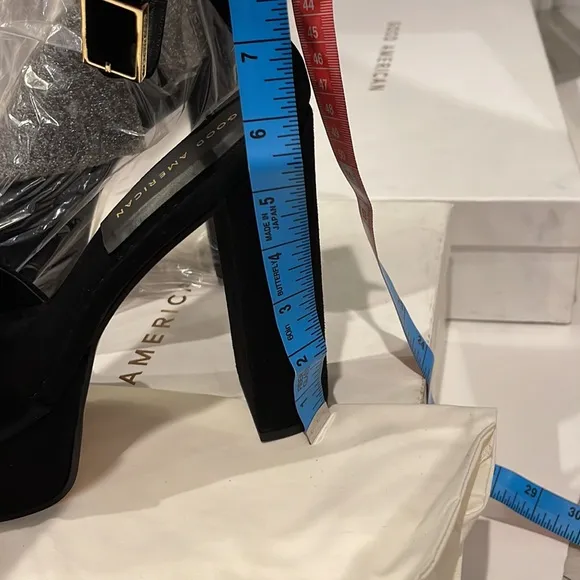 Good American NWT Black Suede Ankle Strap Heels Sandals with Dust Bag