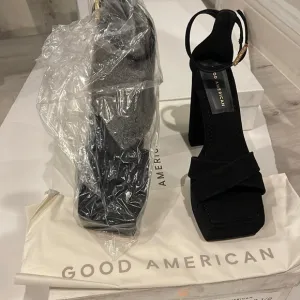 Good American NWT Black Suede Ankle Strap Heels Sandals with Dust Bag