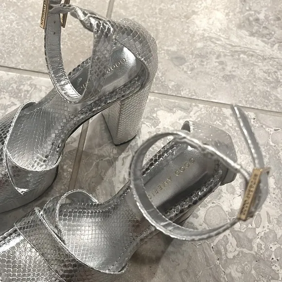 Good American Snake Embossed Platform High-Heel Sandals in Silver, 5.5 NWT $185