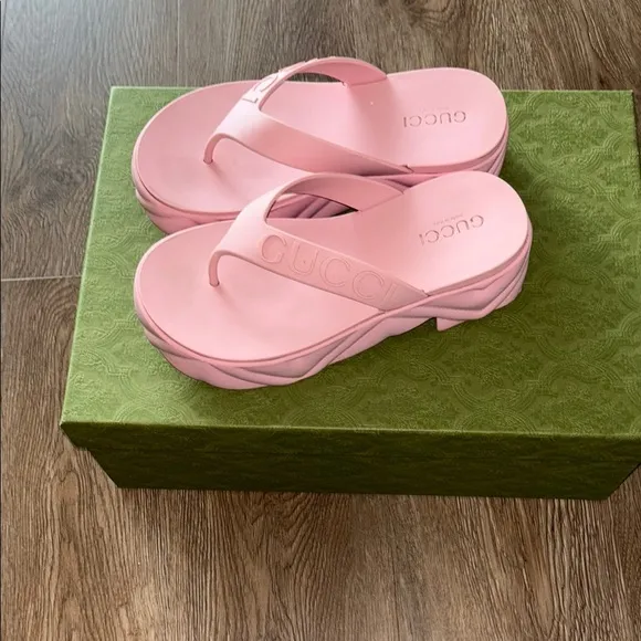 Gucci Pink Platform Sandals with Y-Strap Design