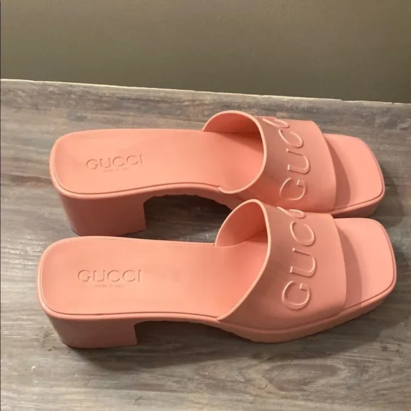 Gucci Wild Rose Sleek Modern Sandal