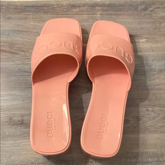 Gucci Wild Rose Sleek Modern Sandal
