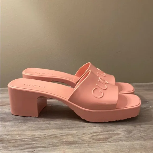 Gucci Wild Rose Sleek Modern Sandal