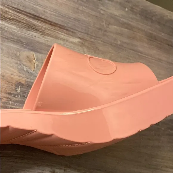Gucci Wild Rose Sleek Modern Sandal