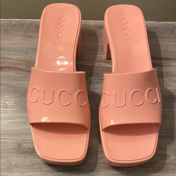 Gucci Wild Rose Sleek Modern Sandal