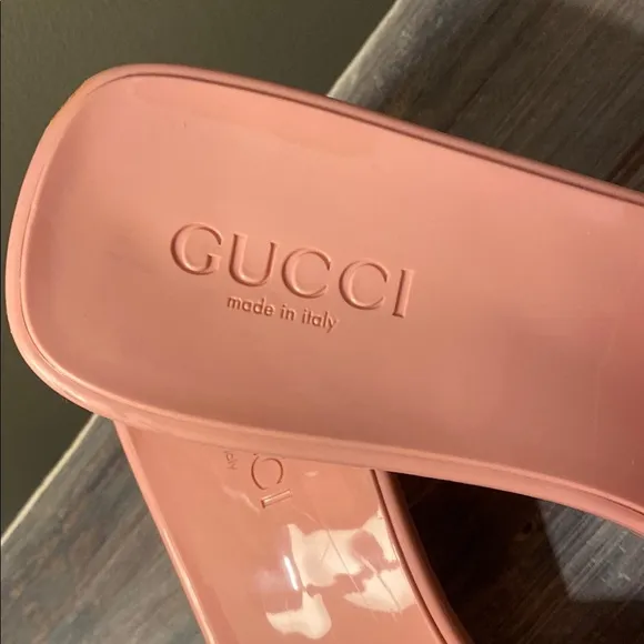 Gucci Wild Rose Sleek Modern Sandal