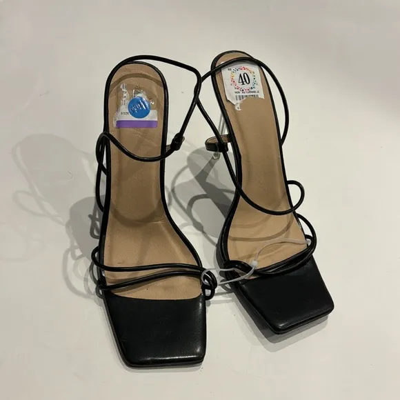 Halston NWT Wizard Multi Straps Party Heels Sandals. No box