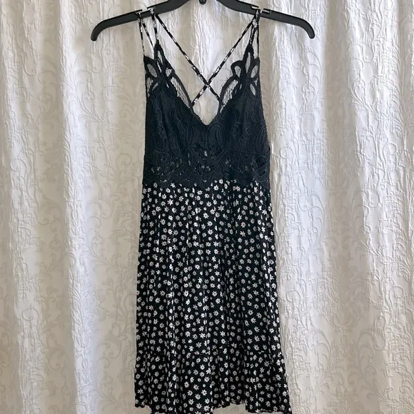 *HOST PICK* NWT Trixxi Black Floral Lace Dress