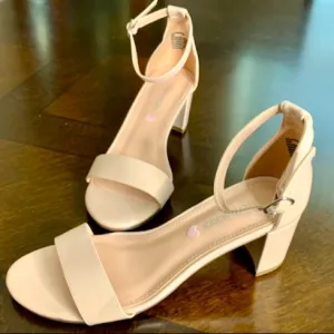 💫HP‼️💫 NWOT Girls STEVE MADDEN Irene Sandal in Blush Patent, Size 4