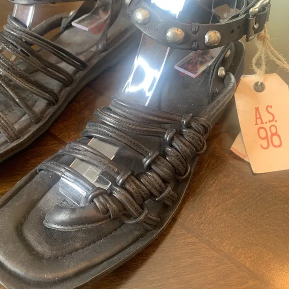 💫HP‼️💫 NWT A.S.98 - FREE PEOPLE Marin Strappy Sandals in Black/Silver, Size 8