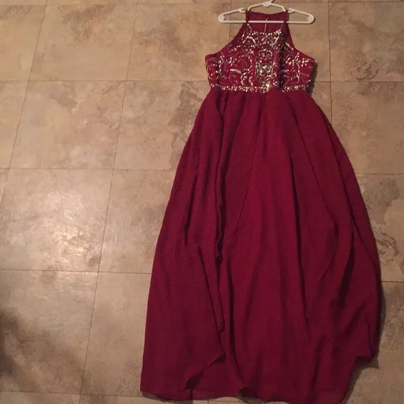 I’m selling a beautiful girls dress‼️