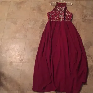 I’m selling a beautiful girls dress‼️