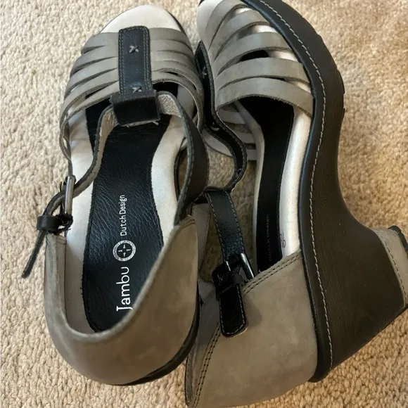 Jambu Dutch Design Gray Suede Wedge Sandals