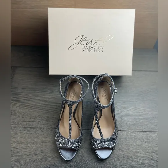 JEWEL BADGLEY MISCHKA Conroy T-Strap Evening Sandals