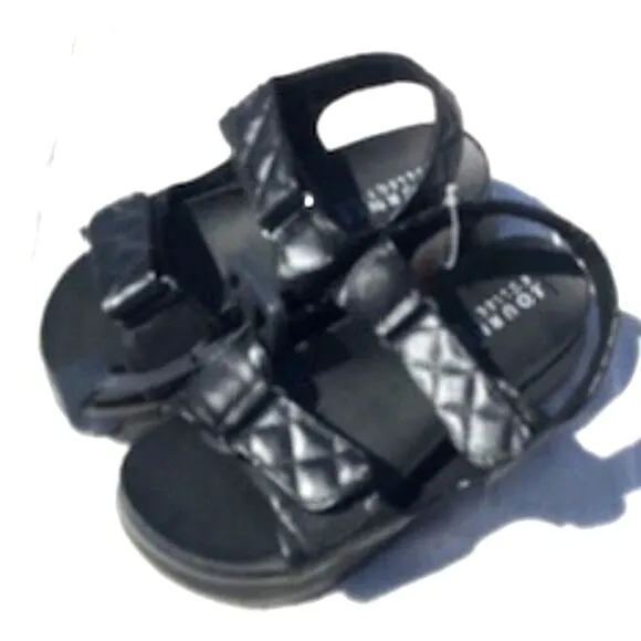 Journee Collection . Size: 7 . Womens Debby Hook and Loop Platform Sandals