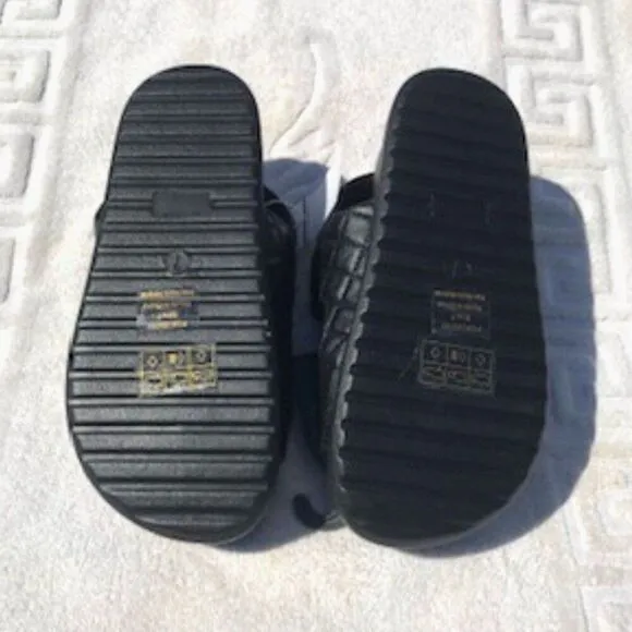 Journee Collection . Size: 7 . Womens Debby Hook and Loop Platform Sandals