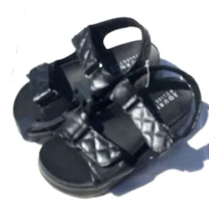Journee Collection . Size: 7 . Womens Debby Hook and Loop Platform Sandals