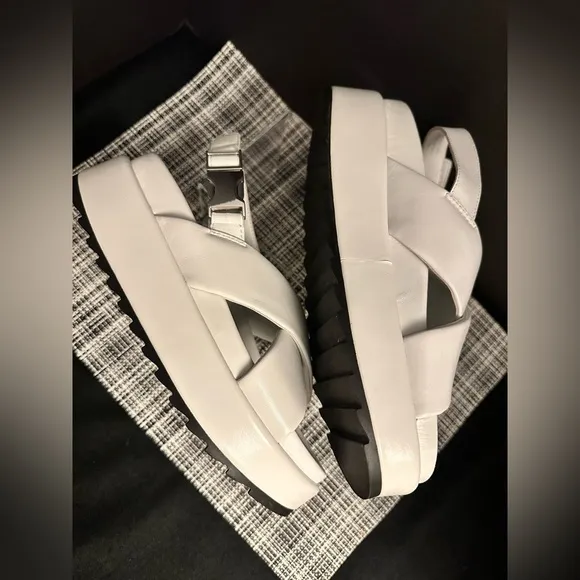 J/SLIDES Sevy Platform Sandals NWOT