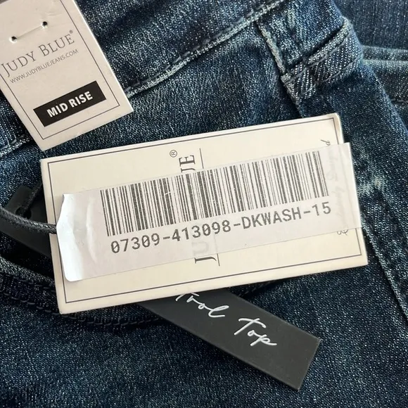 Judy Blue Jeans Hear Me Out Mid Rise Tummy Control Top Straight Leg 15/32
