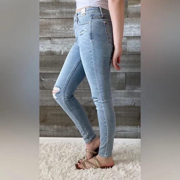 judy blue mid rise tummy control destroyed skinny jeans light wash JB88797REG LT