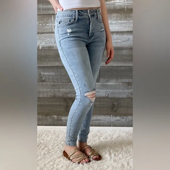 judy blue mid rise tummy control destroyed skinny jeans light wash JB88797REG LT