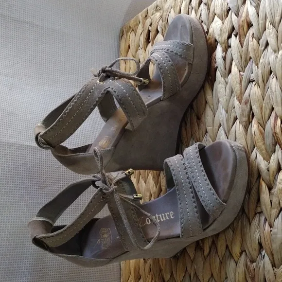 Juicy Couture suede taupe platform sandals 6