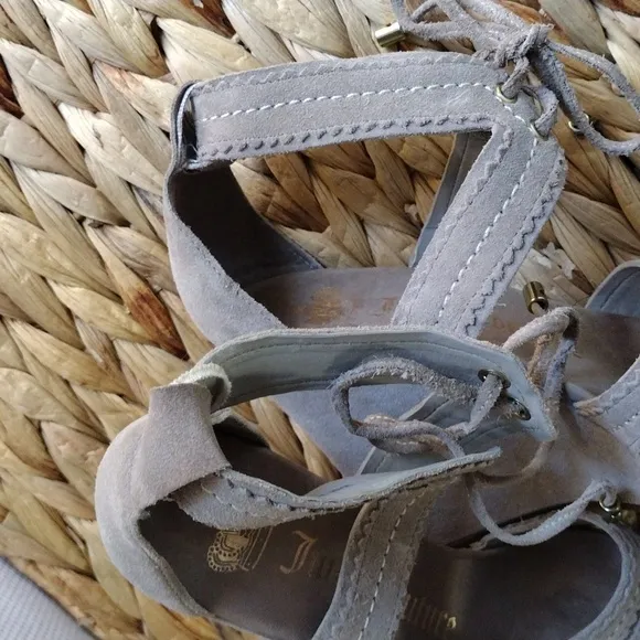 Juicy Couture suede taupe platform sandals 6