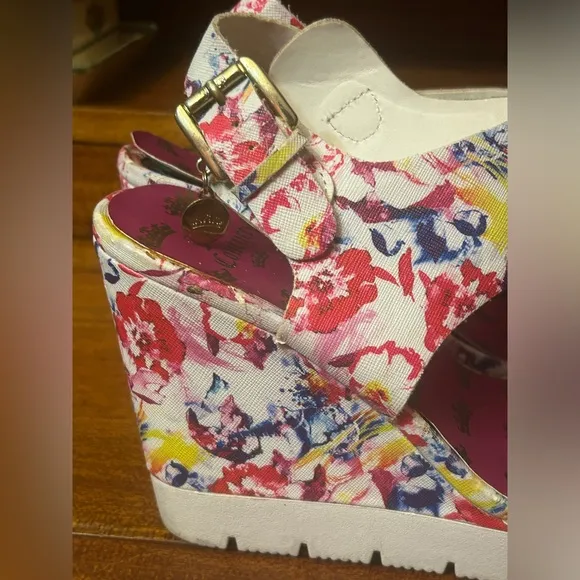 Juicy Couture Trish Floral Multicolor Wedge Sandals Size 8.5