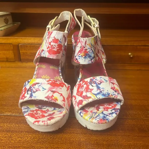 Juicy Couture Trish Floral Multicolor Wedge Sandals Size 8.5