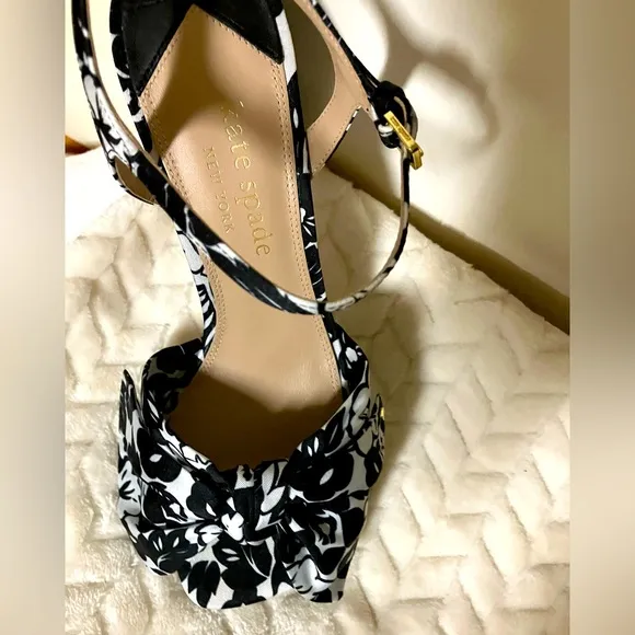 Kate Spade New York Black and White Platform Floral Heels Size 7.5