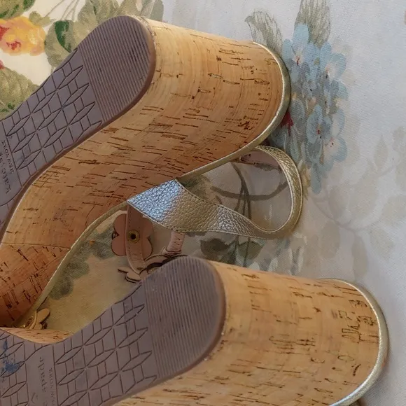 Kate Spade NY Gold and Cream Floral Strap Wedge Sandals size 8