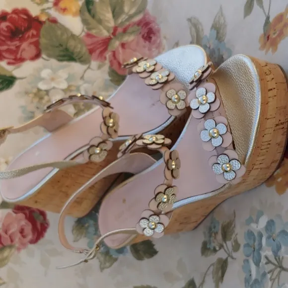 Kate Spade NY Gold and Cream Floral Strap Wedge Sandals size 8