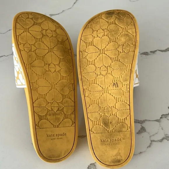 Kate Spade Olympia Pool Slide Sandals Slip On Yellow and White Flowers size 9