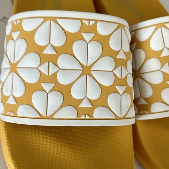 Kate Spade Olympia Pool Slide Sandals Slip On Yellow and White Flowers size 9
