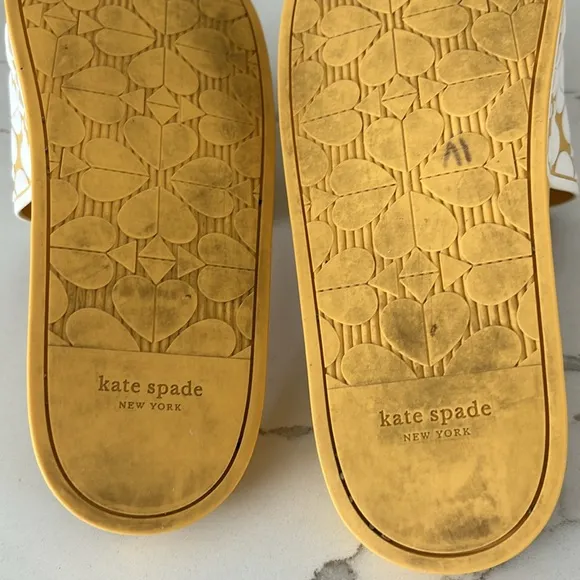 Kate Spade Olympia Pool Slide Sandals Slip On Yellow and White Flowers size 9