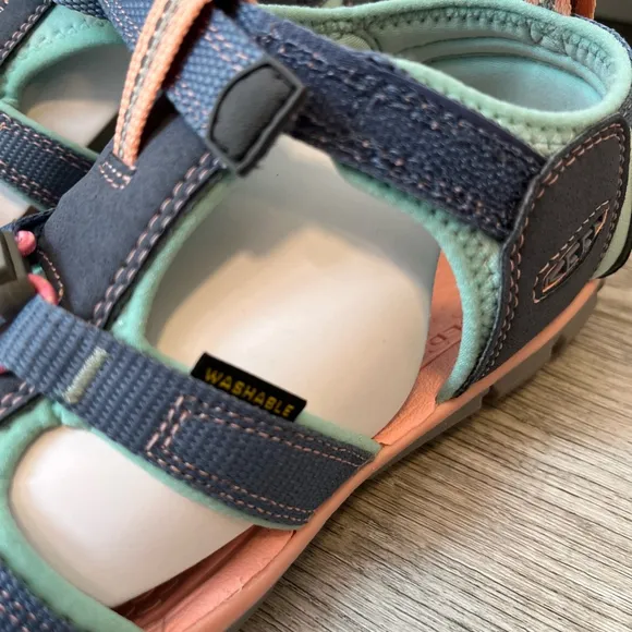 Keen Big Kids Youth Seacamp II CNX Sandals Size 6 Slate Blue with Aqua &amp; Pink