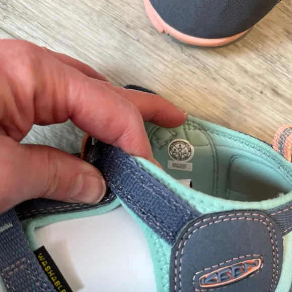 Keen Big Kids Youth Seacamp II CNX Sandals Size 6 Slate Blue with Aqua &amp; Pink