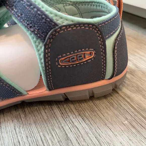 Keen Big Kids Youth Seacamp II CNX Sandals Size 6 Slate Blue with Aqua &amp; Pink