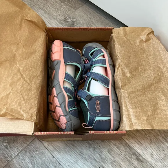 Keen Big Kids Youth Seacamp II CNX Sandals Size 6 Slate Blue with Aqua &amp; Pink