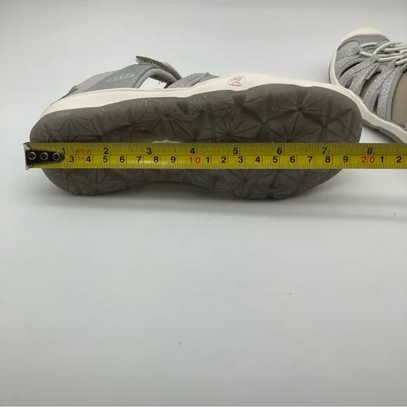 Keen kids Moxie closed toe casual sandals Silver 13