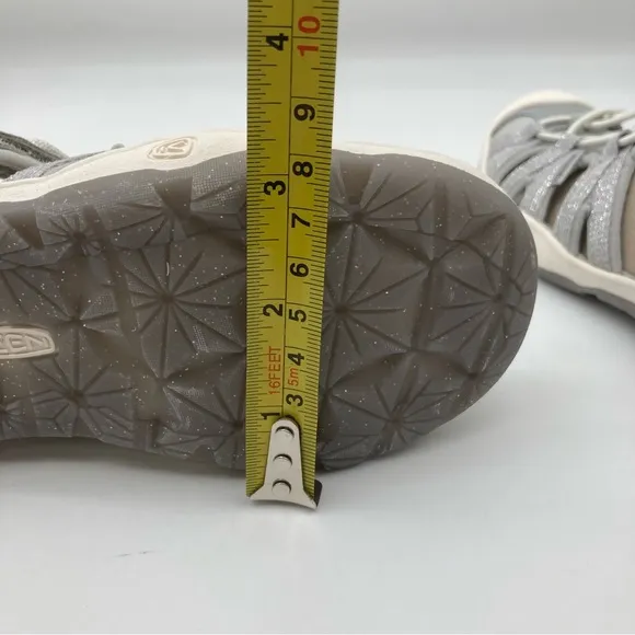 Keen kids Moxie closed toe casual sandals Silver 13