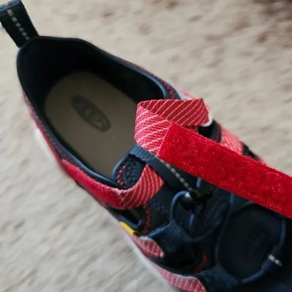 KEEN Knotch Creek Boys Sandals Blue &amp; Red Size 4 NEW