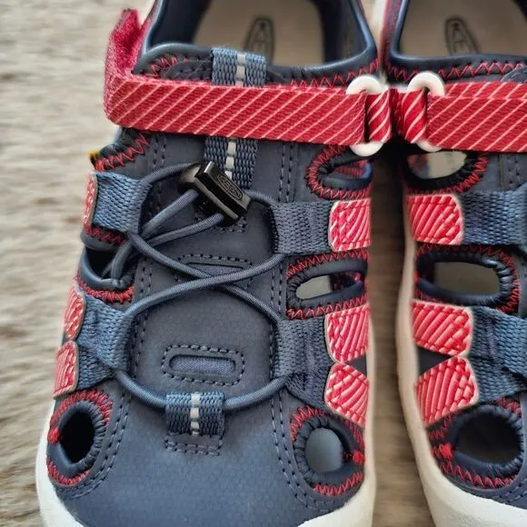 KEEN Knotch Creek Boys Sandals Blue &amp; Red Size 4 NEW