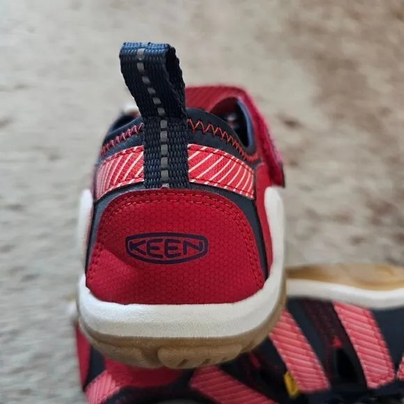 KEEN Knotch Creek Boys Sandals Blue &amp; Red Size 4 NEW