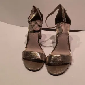 Kelly &amp; Katie Gold Heels Women's