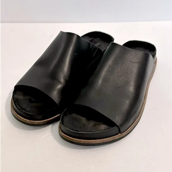 Kelsi Dagger Squish Black Slide Sandals size 9